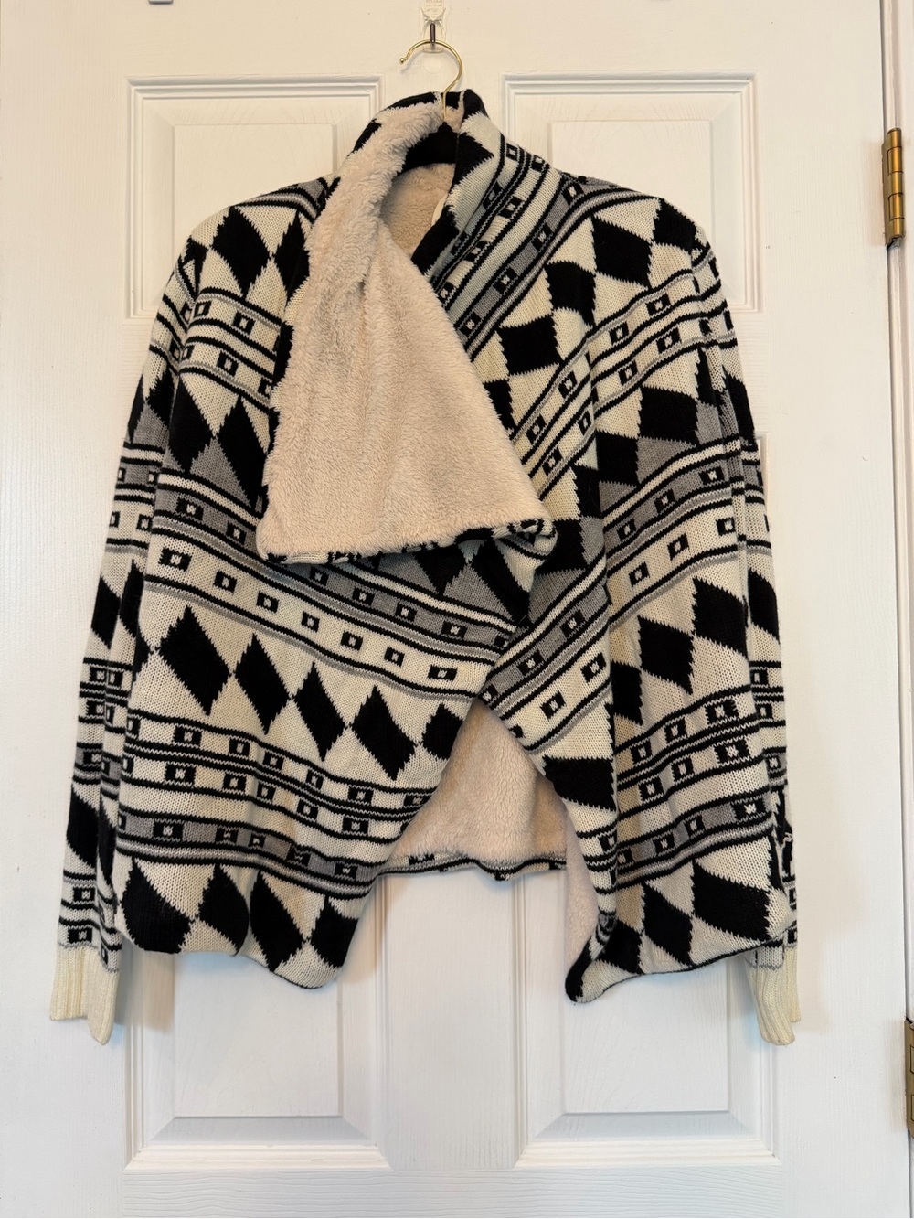 Love By Design Black & Cream Geometric Open Cardigan